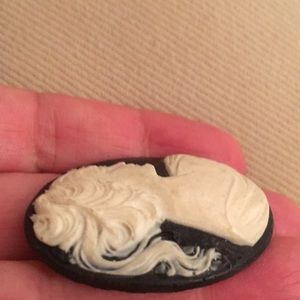 Vintage Jewelry - Vintage black celluloid cameo pin brooch Vintage Jewelry - Vintage black celluloid cameo pin brooch